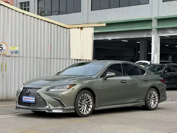 Lexus ES 2020