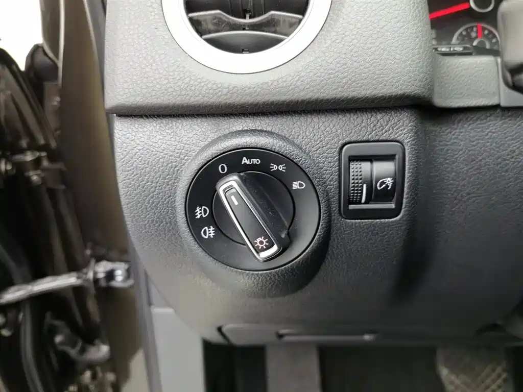 Volkswagen Tiguan 2015 — фото 21