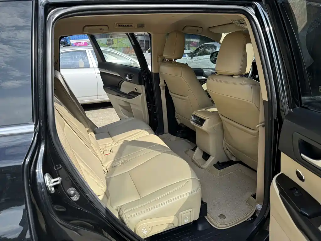 Toyota Highlander 2018 — фото 9