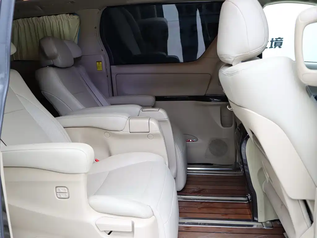 Toyota Alphard 2015 — фото 31