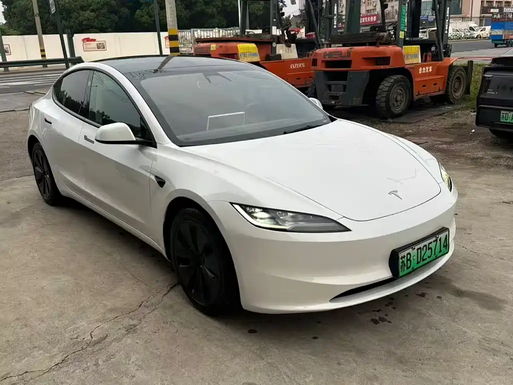 Tesla Model 3 2025 — фото 3
