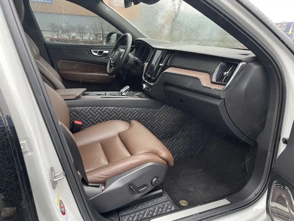 Volvo XC60 PHEV 2021 — фото 10
