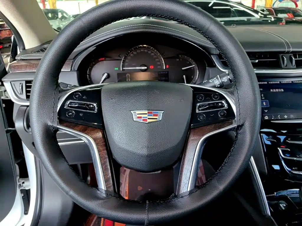 Cadillac XTS 2018 — фото 11