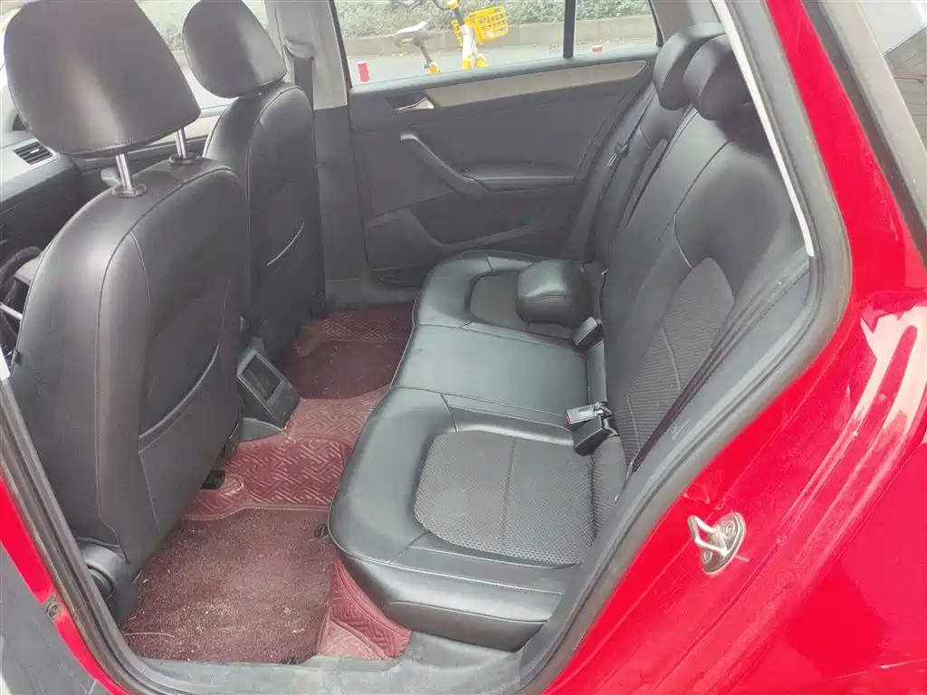 Skoda Rapid Spaceback 2015 — фото 13