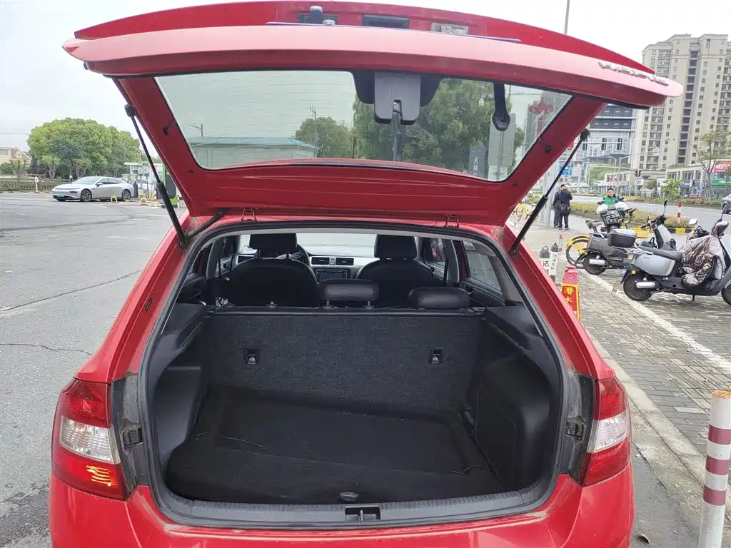 Skoda Rapid Spaceback 2015 — фото 15