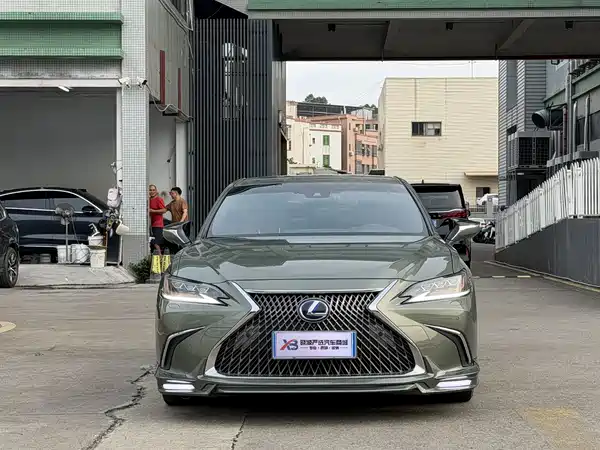 Lexus ES 2020