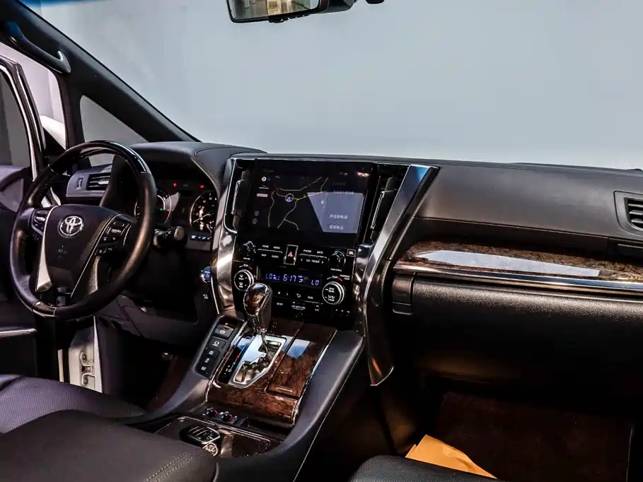 Toyota Vellfire 2021 — фото 33