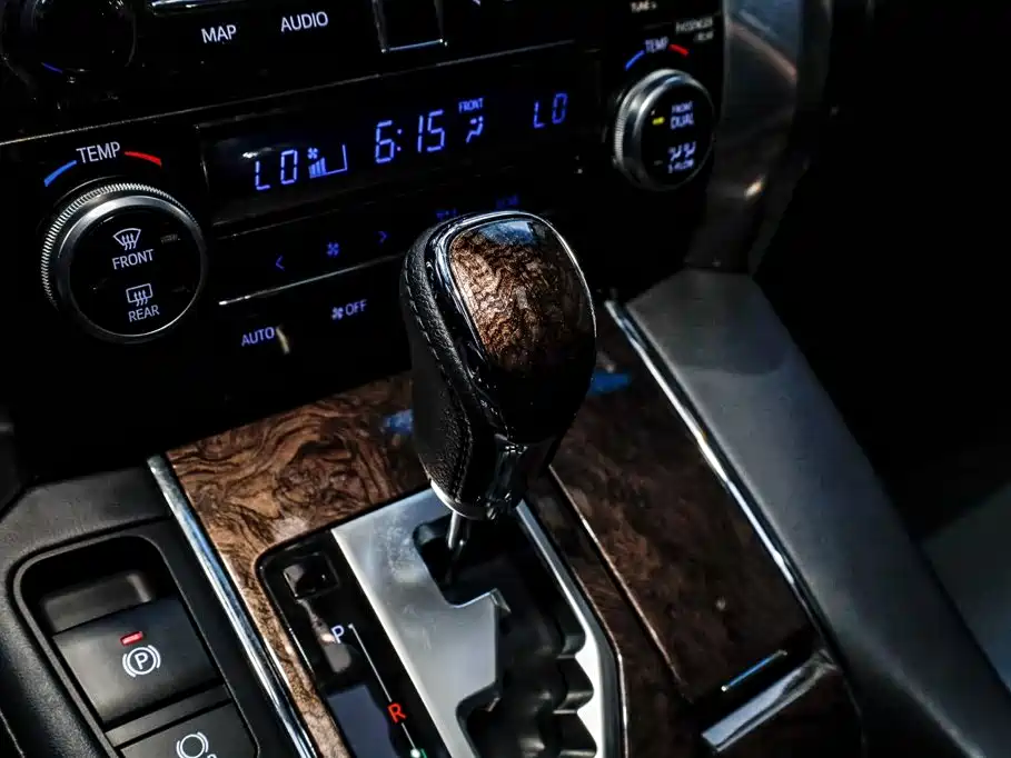 Toyota Vellfire 2021 — фото 17