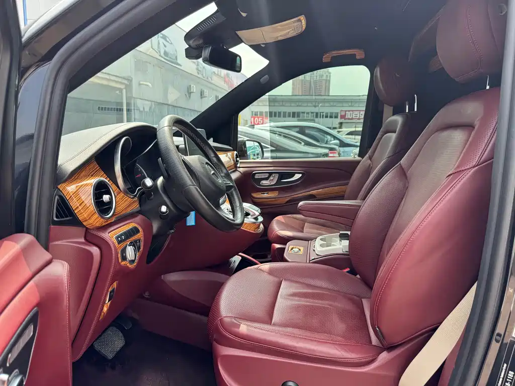 Mercedes-Benz V-Class 2019 — фото 17