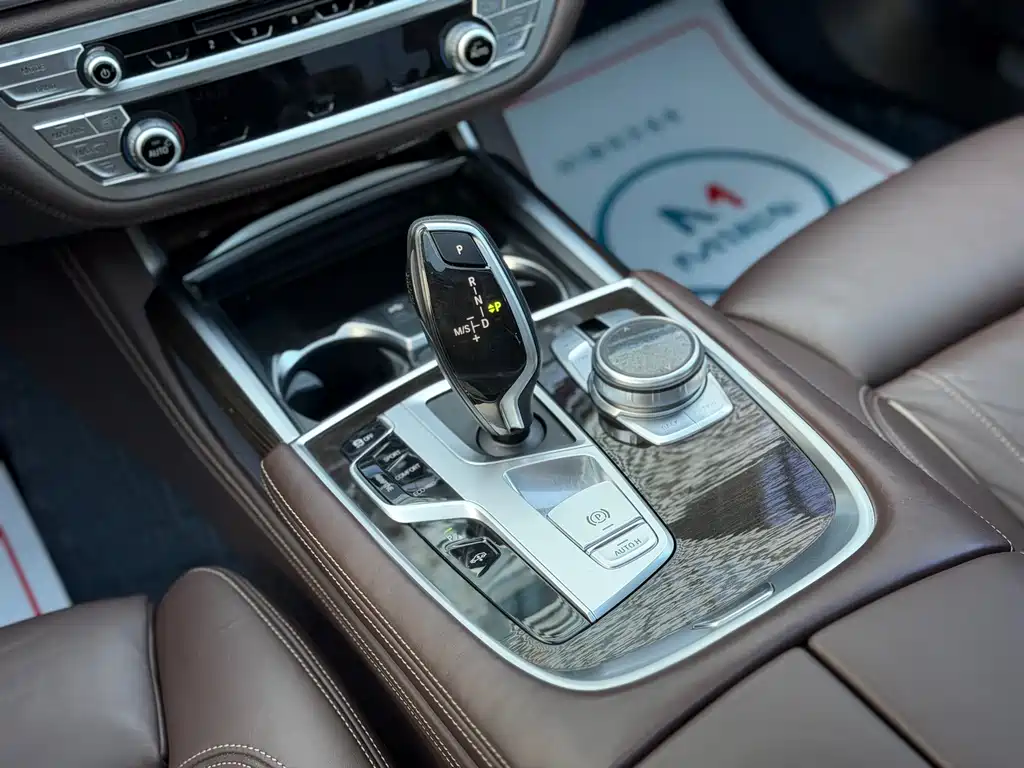 BMW 7 Series 2019 — фото 12