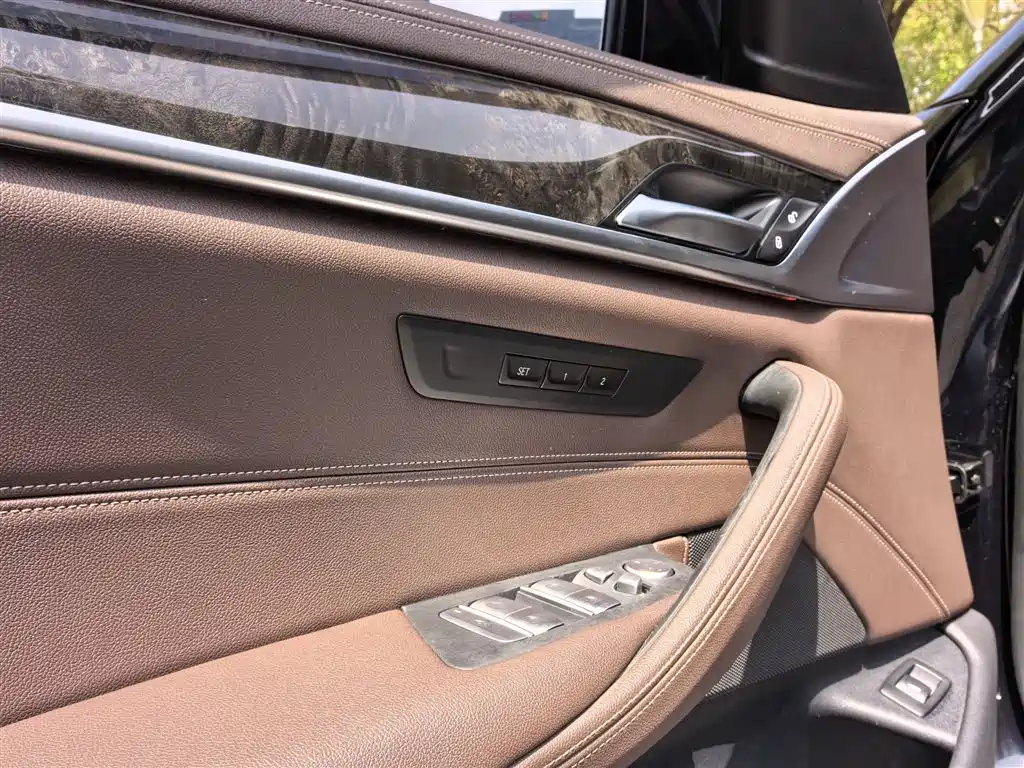 BMW 5 Series 2020 — фото 16