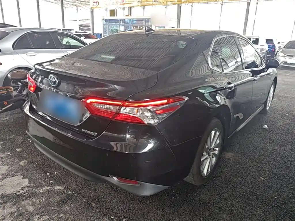 Toyota Camry 2023 — фото 7