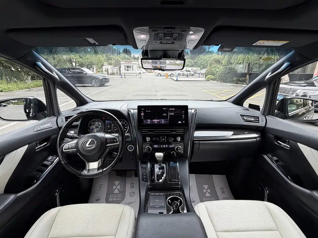 Lexus LM 2021 — фото 12