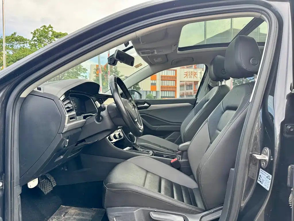 Volkswagen Sagitar 2021
