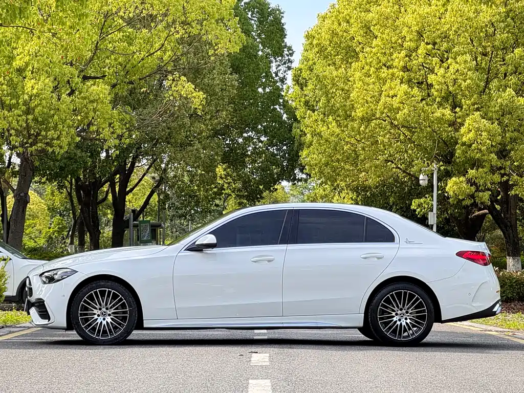 Mercedes-Benz C-Class 2024 — фото 18