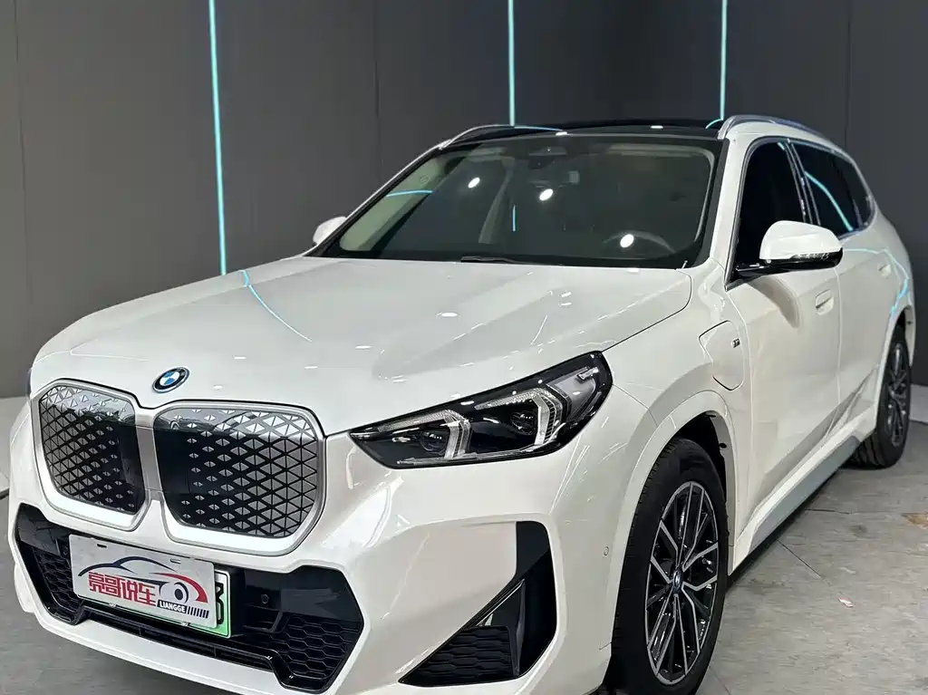 BMW iX1 2024