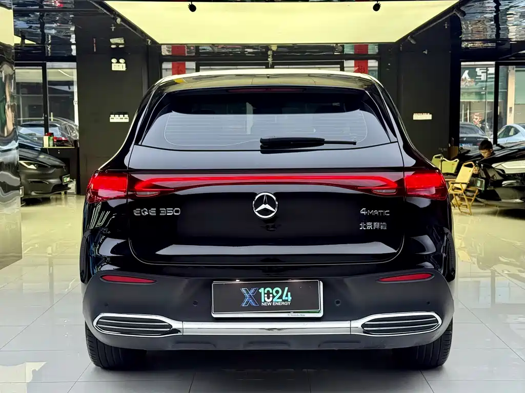 Mercedes-Benz EQE SUV 2023 — фото 16
