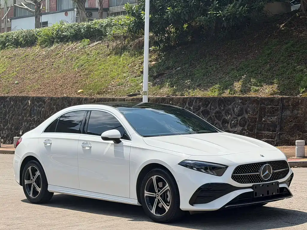 Mercedes-Benz A-Class 2024 — фото 3
