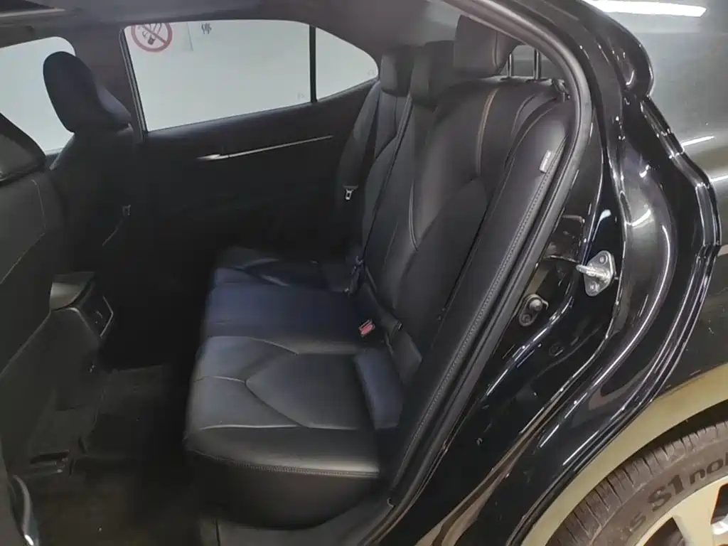Toyota Camry 2023 — фото 17