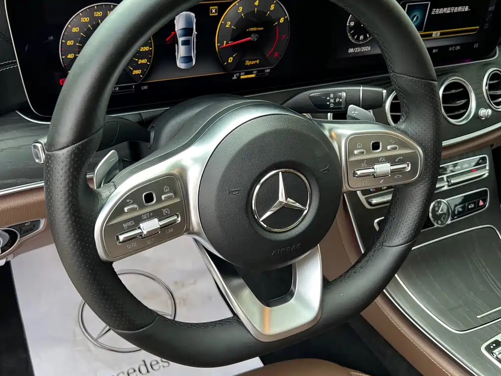 Mercedes-Benz E-Class 2019 — фото 12