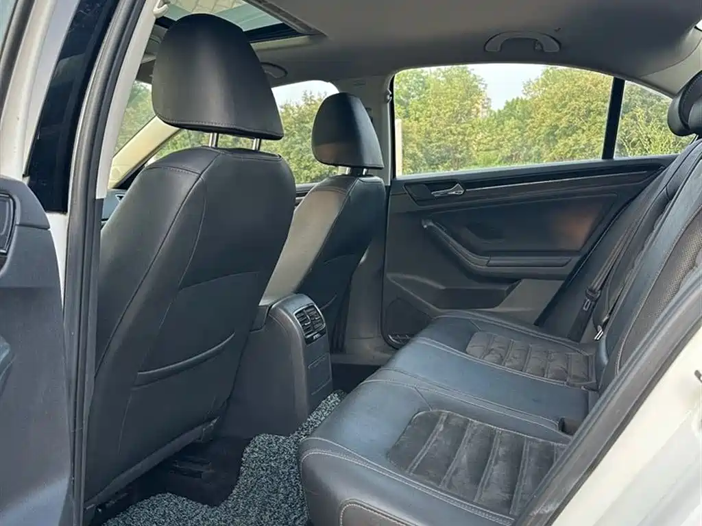 Volkswagen Sagitar 2016