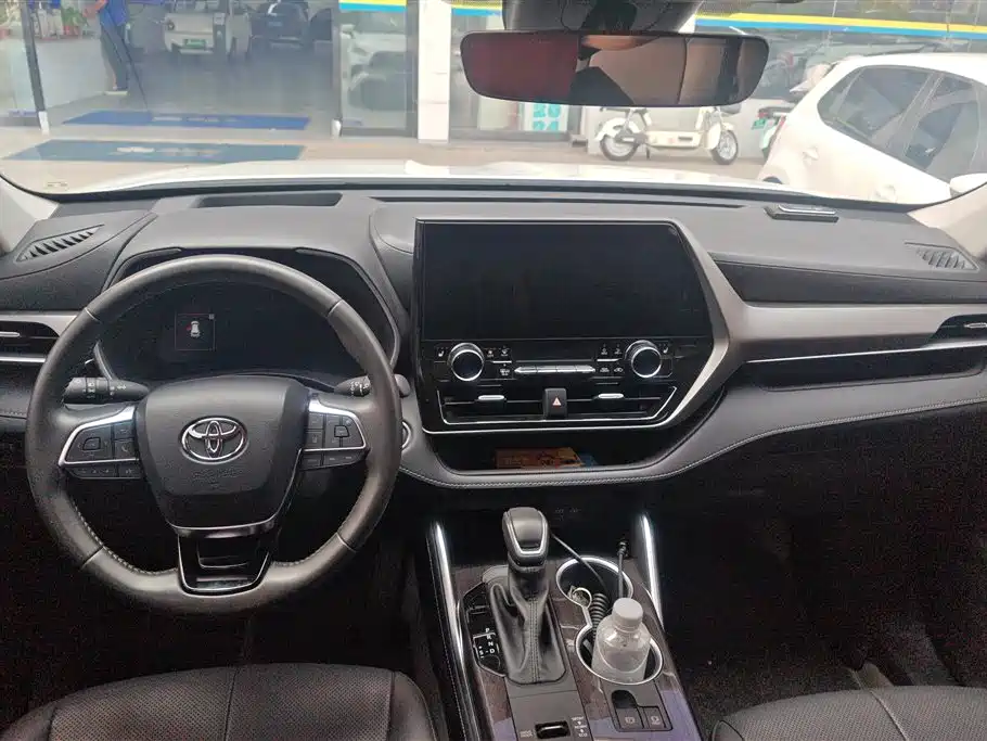 Toyota Highlander 2025 — фото 12