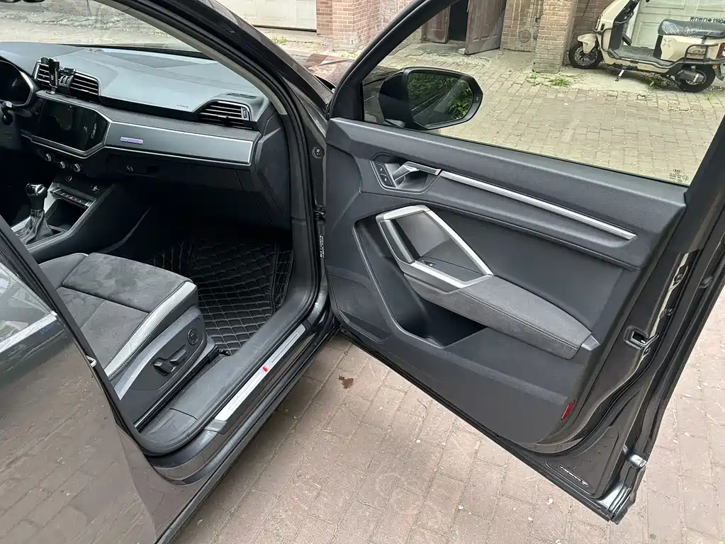 Audi Q3 2023 — фото 15