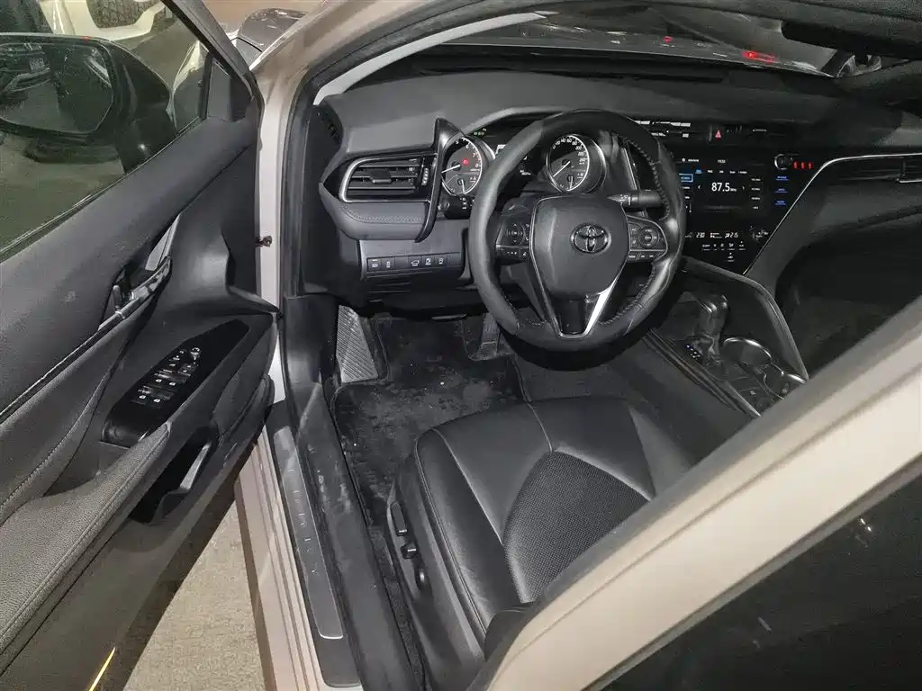 Toyota Camry 2020 — фото 12
