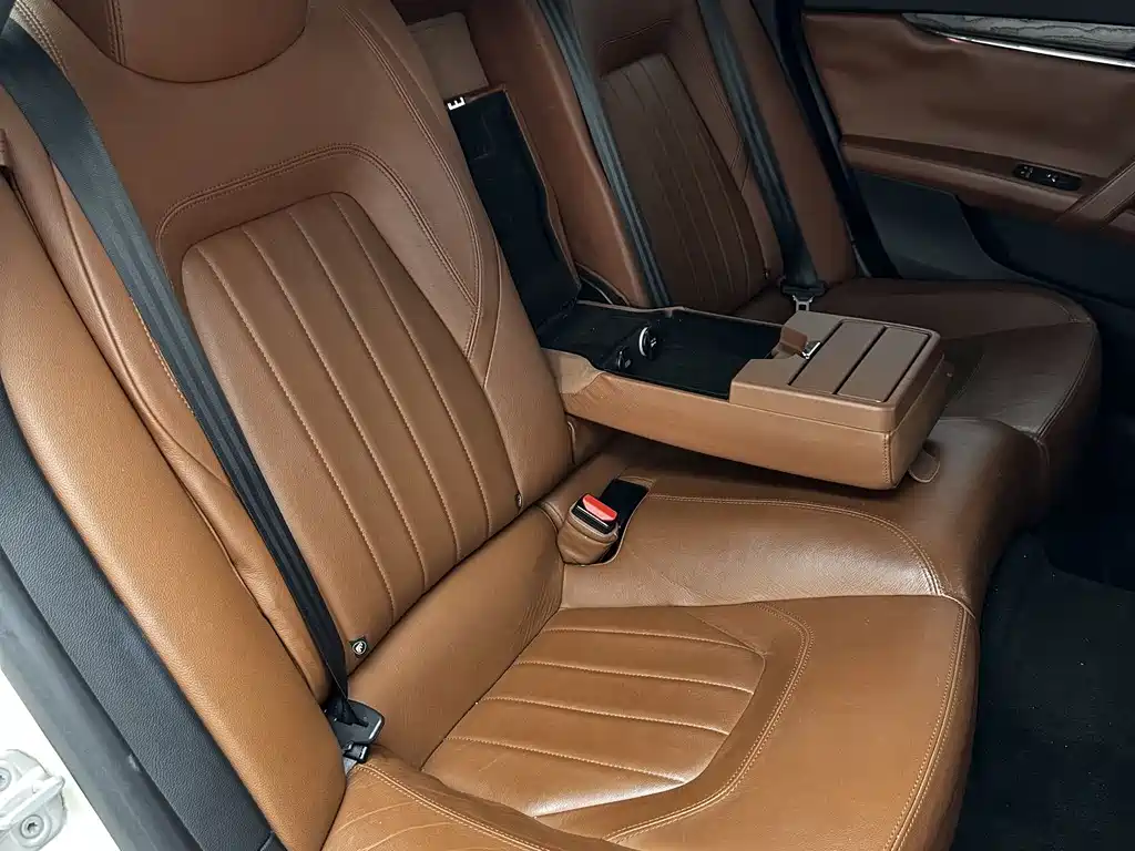 Maserati Quattroporte 2015 — фото 21