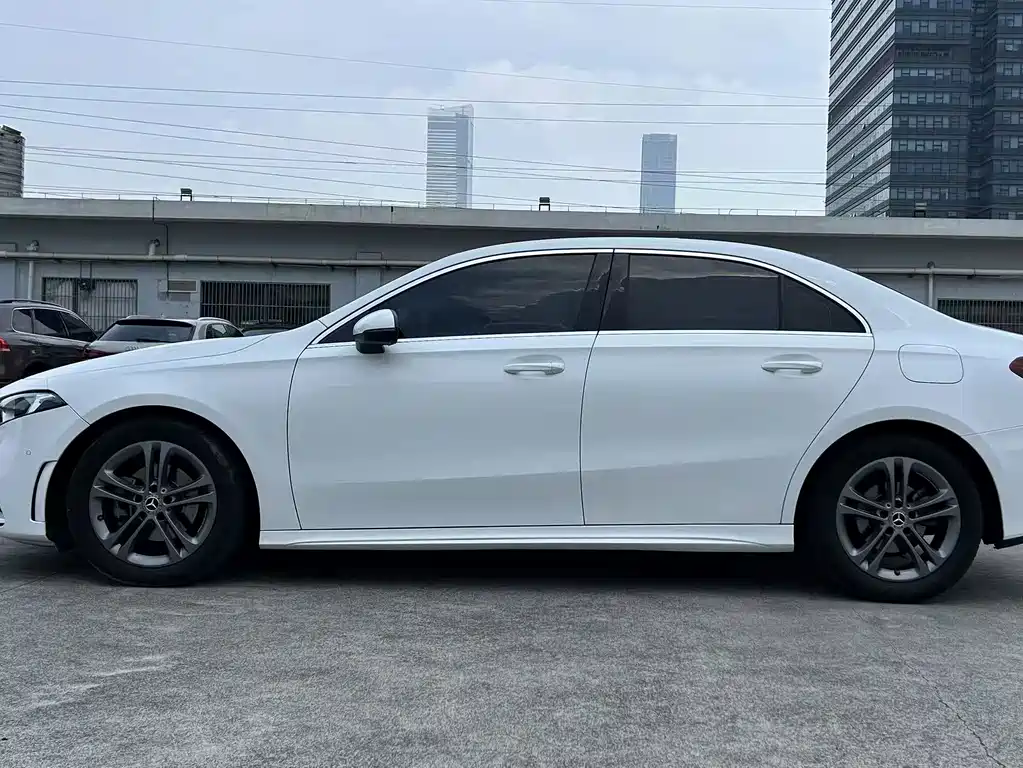 Mercedes-Benz A-Class 2021 — фото 11