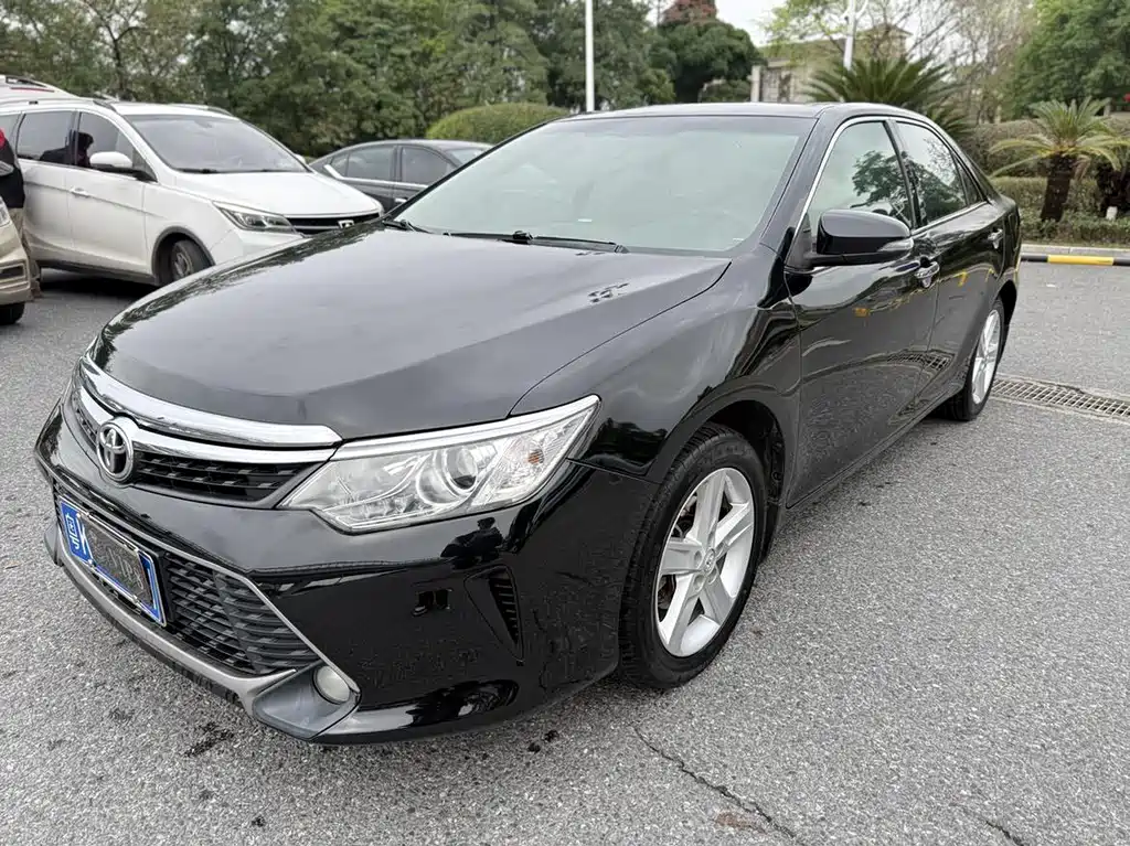 Toyota Camry 2016 — фото 1