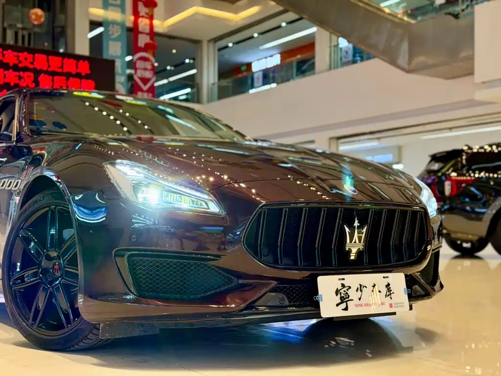Maserati Quattroporte 2016 — фото 13