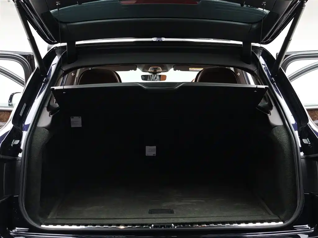 Bentley Bentayga 2019 — фото 11