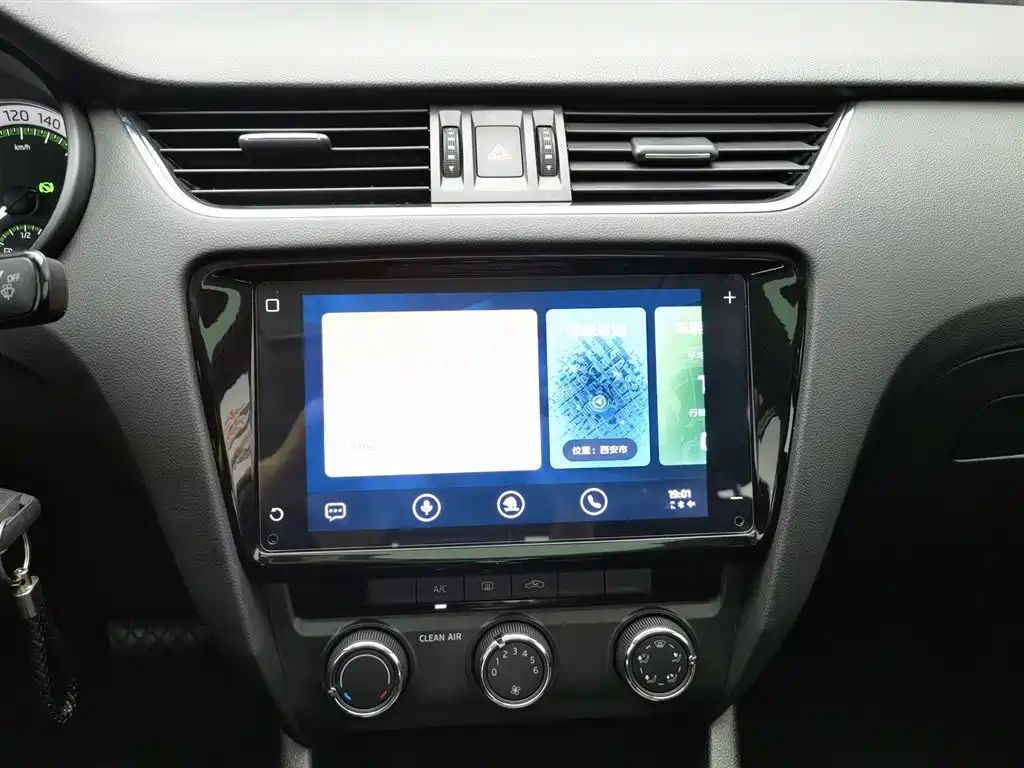 Skoda Octavia 2021 — фото 12