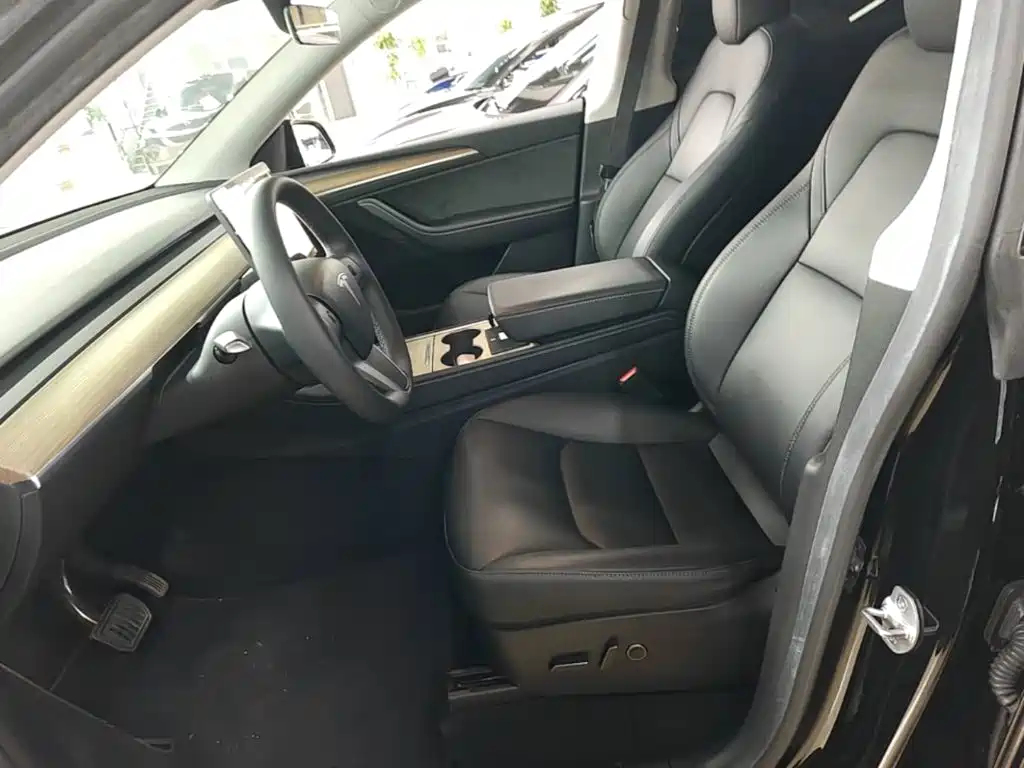 Tesla Model Y 2023 — фото 15