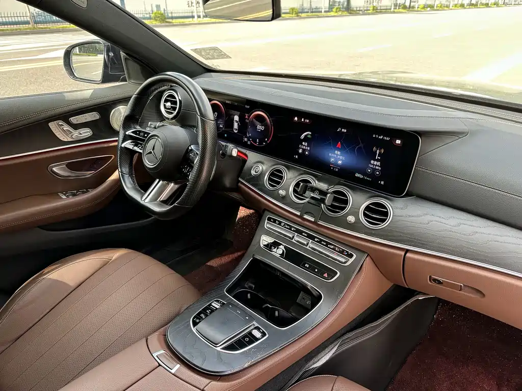 Mercedes-Benz E-Class 2022 — фото 12