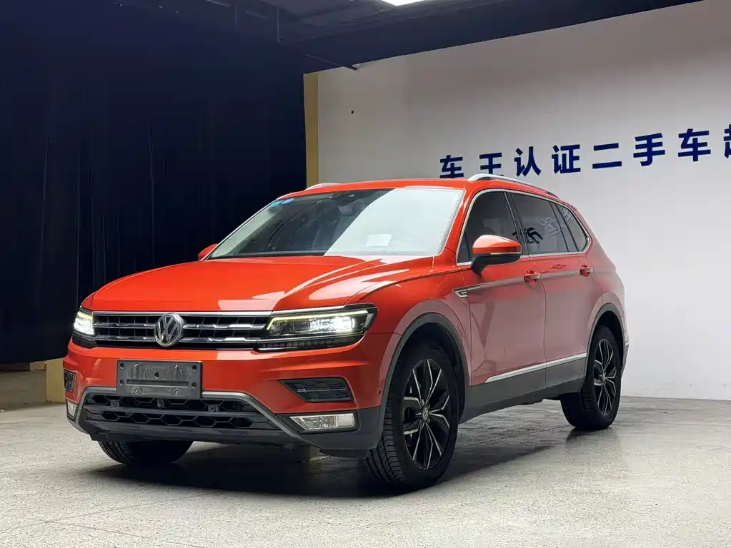 Volkswagen Tiguan L 2017 — фото 1