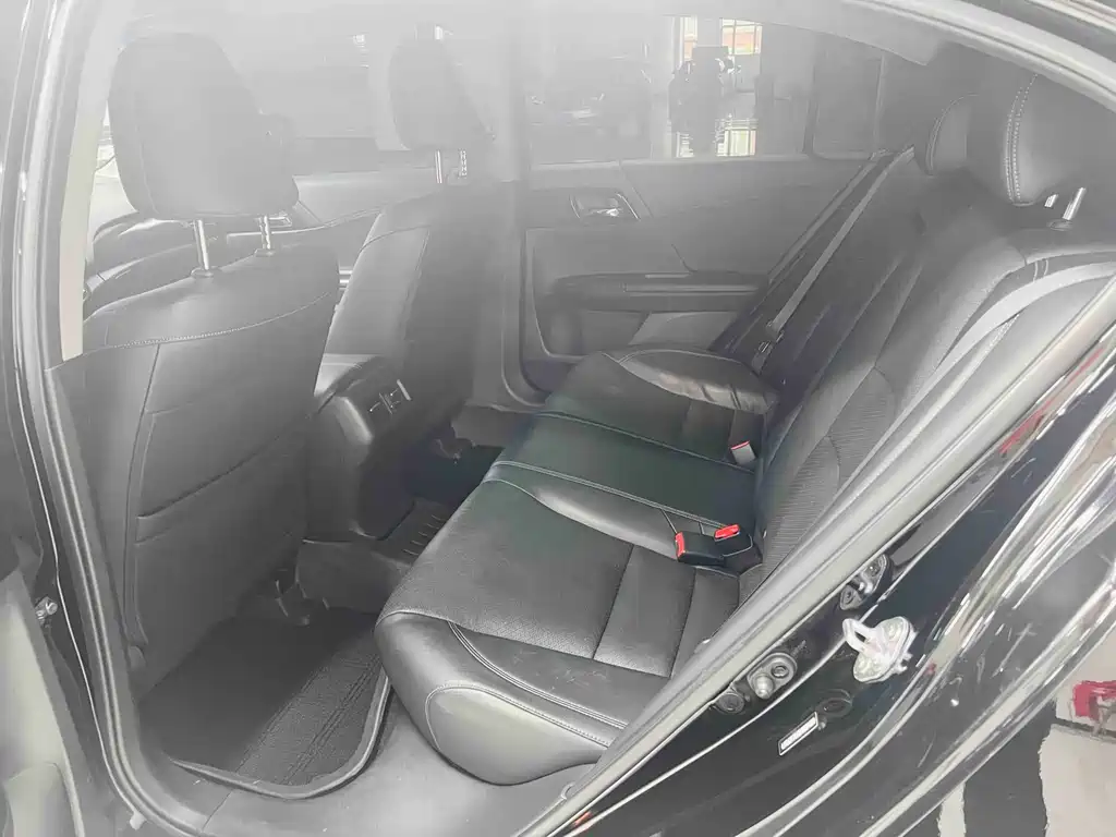 Honda Accord 2017 — фото 10
