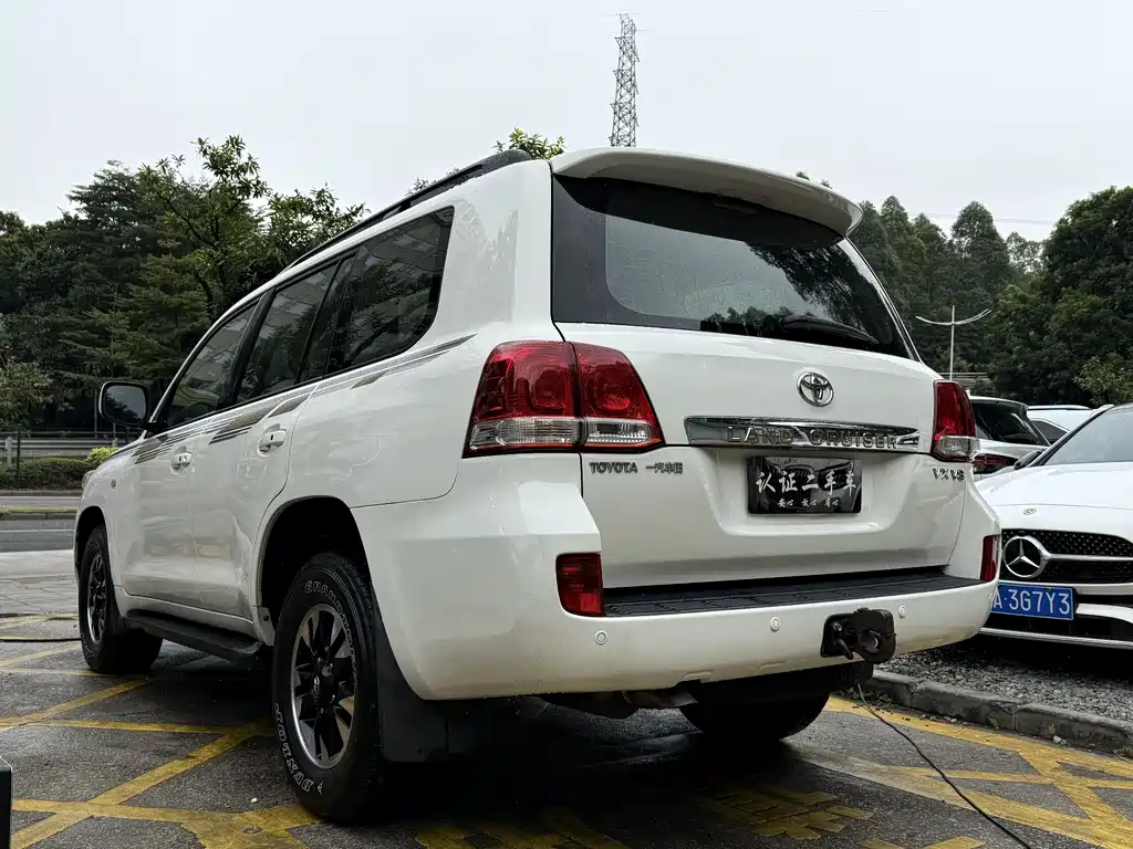 Toyota Land Cruiser 2010 — фото 4