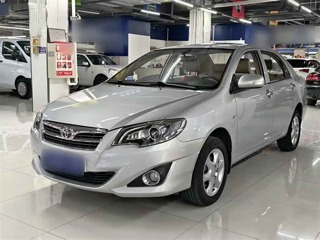 Toyota Corolla 2015 — фото 2