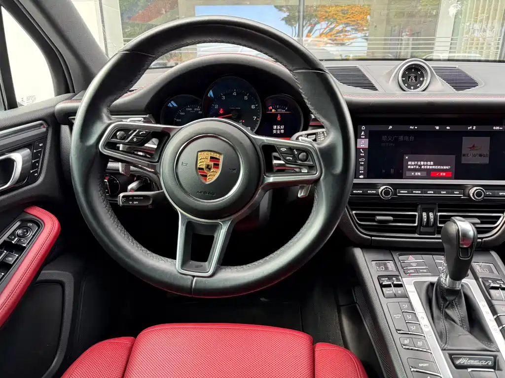 Porsche Macan 2021 — фото 11