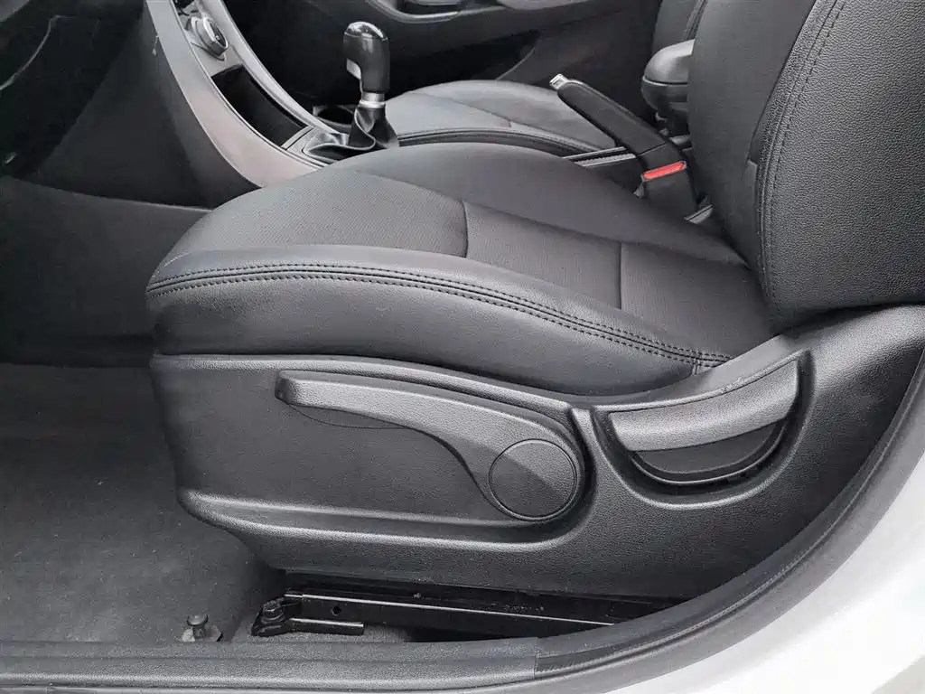 Hyundai Elantra Langdong 2015 — фото 20