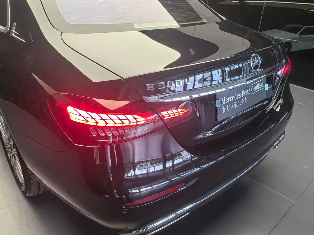 Mercedes-Benz E-Class 2023 — фото 17