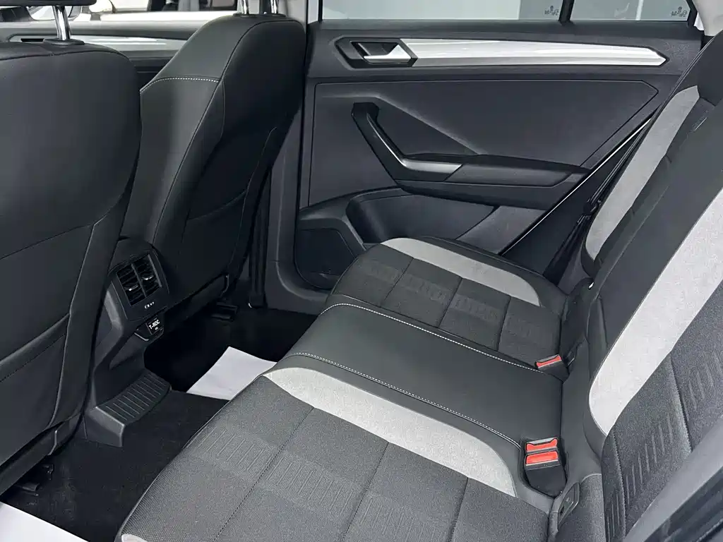 Volkswagen T-Roc 2022 — фото 11