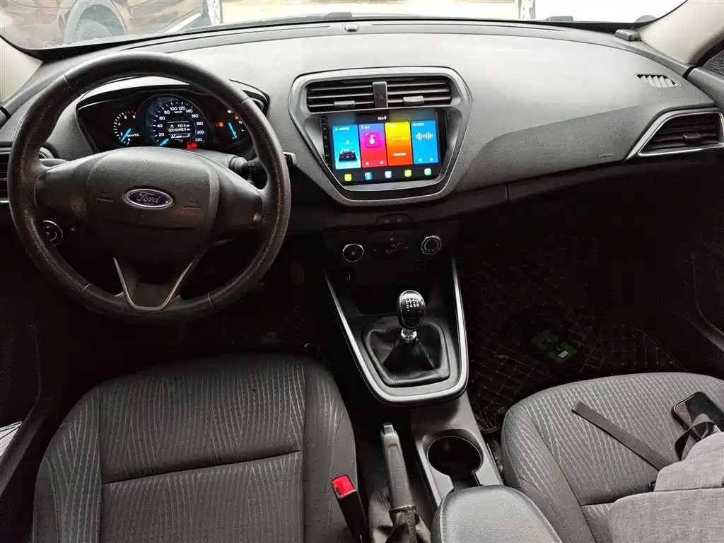 Ford Escort 2020 — фото 10