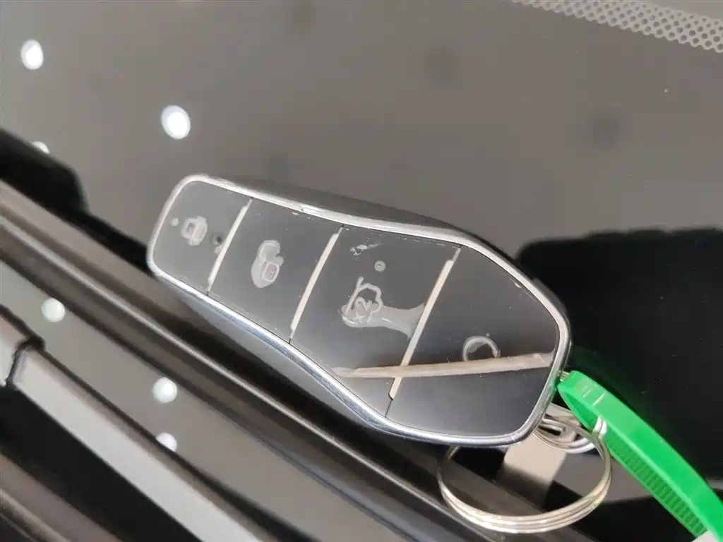 BYD Seal 05 DM-i 2025 — фото 9
