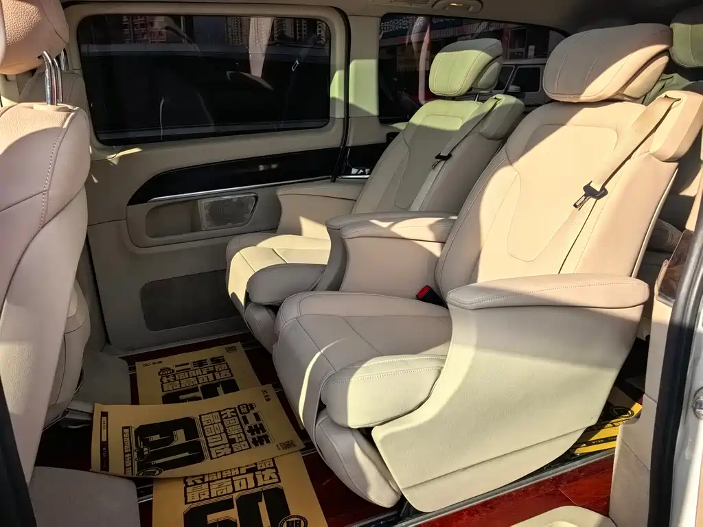 Mercedes-Benz V-Class 2016 — фото 18