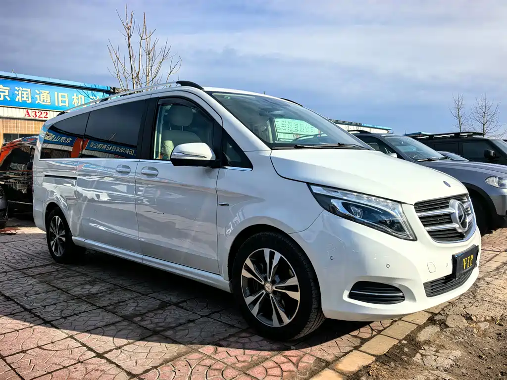 Mercedes-Benz V-Class 2016 — фото 23