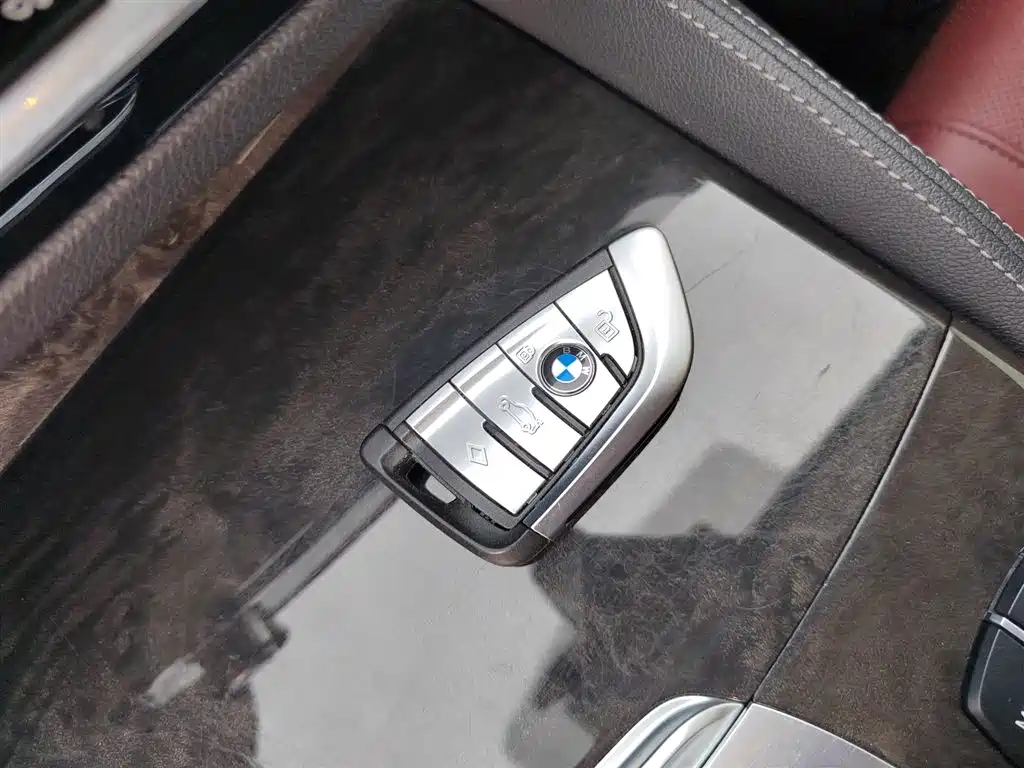 BMW 5 Series 2023 — фото 17
