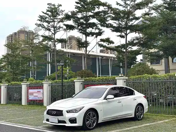 Infiniti Q50L 2015
